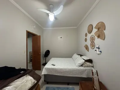 Casa - Sobrado com 4 quartos (sendo 2 suite(s)) a 200,00 metros praia.