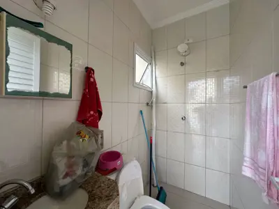 Casa - Sobrado com 4 quartos (sendo 2 suite(s)) a 200,00 metros praia.