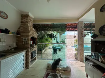 Casa - Sobrado com 4 quartos (sendo 2 suite(s)) a 200,00 metros praia.