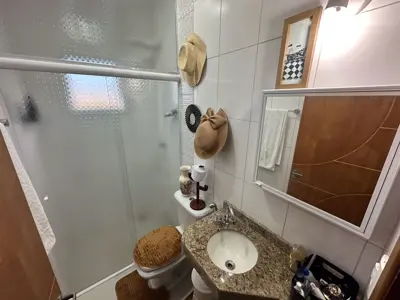 Casa - Sobrado com 4 quartos (sendo 2 suite(s)) a 200,00 metros praia.