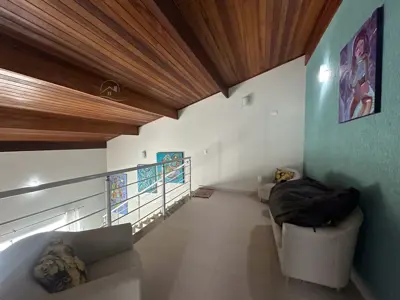 Casa - Sobrado com 4 quartos (sendo 2 suite(s)) a 200,00 metros praia.