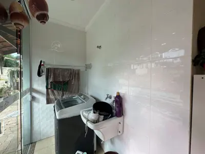 Casa - Sobrado com 4 quartos (sendo 2 suite(s)) a 200,00 metros praia.