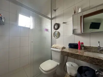 Casa - Sobrado com 4 quartos (sendo 2 suite(s)) a 200,00 metros praia.