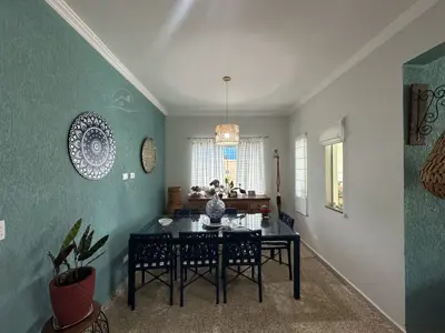 Casa - Sobrado com 4 quartos (sendo 2 suite(s)) a 200,00 metros praia.