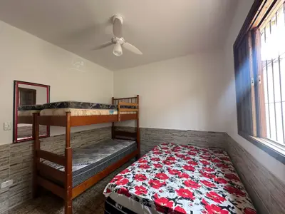 Casa - Térrea com Edícula com 3 quartos (sendo 1 suite(s)) a 600,00 metros praia.