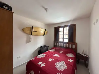 Casa - Térrea com Edícula com 3 quartos (sendo 1 suite(s)) a 600,00 metros praia.