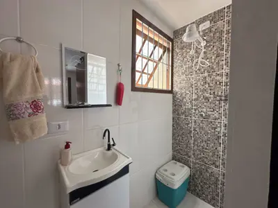 Casa - Térrea com Edícula com 3 quartos (sendo 1 suite(s)) a 600,00 metros praia.