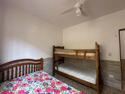 Casa - Térrea com Edícula com 3 quartos (sendo 1 suite(s)) a 600,00 metros praia.