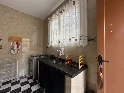 Casa - Térrea com Edícula com 3 quartos (sendo 1 suite(s)) a 600,00 metros praia.
