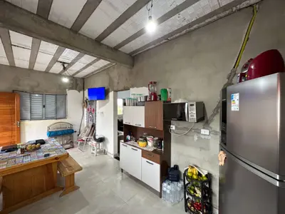 Casa - Térrea com 2 quartos (sendo 1 suite(s)) a 2,50 metros praia.