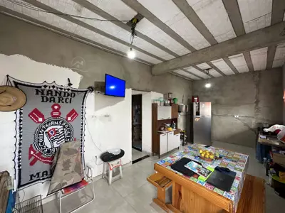 Casa - Térrea com 2 quartos (sendo 1 suite(s)) a 2,50 metros praia.