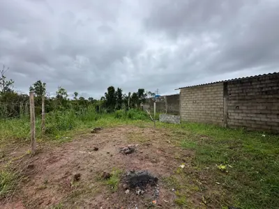 Casa - Térrea com 2 quartos (sendo 1 suite(s)) a 2,50 metros praia.