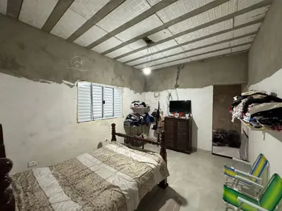 Casa - Térrea com 2 quartos (sendo 1 suite(s)) a 2,50 metros praia.