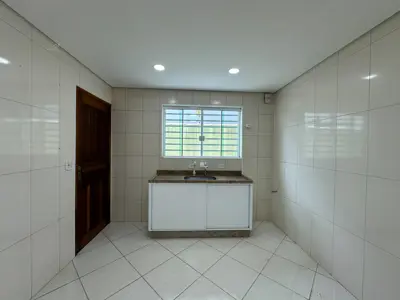 Casa - Sobrado com 3 quartos (sendo 1 suite(s)) a 1500,00 metros praia.