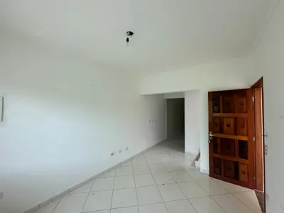 Casa - Sobrado com 3 quartos (sendo 1 suite(s)) a 1500,00 metros praia.