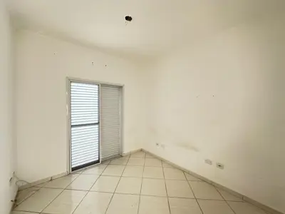 Casa - Sobrado com 3 quartos (sendo 1 suite(s)) a 1500,00 metros praia.