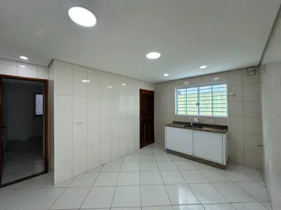 Casa - Sobrado com 3 quartos (sendo 1 suite(s)) a 1500,00 metros praia.