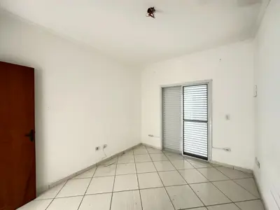 Casa - Sobrado com 3 quartos (sendo 1 suite(s)) a 1500,00 metros praia.