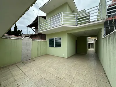Casa - Sobrado com 3 quartos (sendo 1 suite(s)) a 1500,00 metros praia.