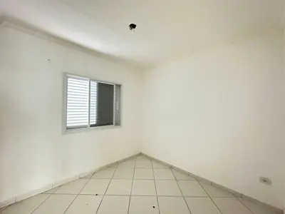 Casa - Sobrado com 3 quartos (sendo 1 suite(s)) a 1500,00 metros praia.