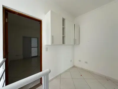 Casa - Sobrado com 3 quartos (sendo 1 suite(s)) a 1500,00 metros praia.