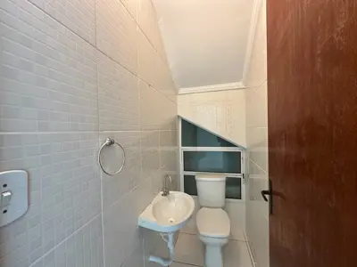 Casa - Sobrado com 3 quartos (sendo 1 suite(s)) a 1500,00 metros praia.
