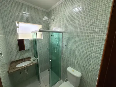 Casa - Sobrado com 3 quartos (sendo 1 suite(s)) a 1500,00 metros praia.