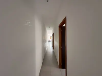 Casa - Térrea com 2 quartos (sendo 1 suite(s)) a 700,00 metros praia.