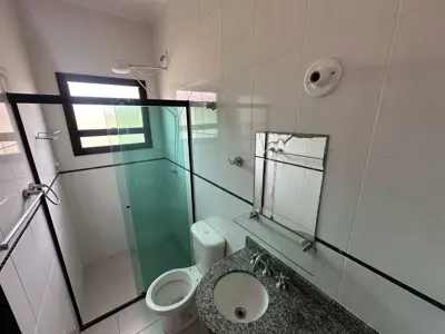 Casa - Térrea com 2 quartos (sendo 1 suite(s)) a 700,00 metros praia.