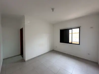 Casa - Térrea com 2 quartos (sendo 1 suite(s)) a 700,00 metros praia.