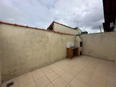 Casa - Térrea com 2 quartos (sendo 1 suite(s)) a 700,00 metros praia.