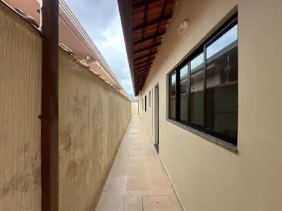 Casa - Térrea com 2 quartos (sendo 1 suite(s)) a 700,00 metros praia.