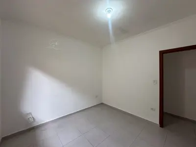 Casa - Térrea com 2 quartos (sendo 1 suite(s)) a 700,00 metros praia.