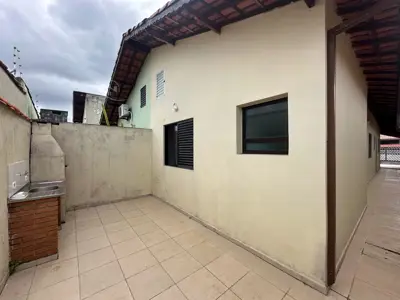 Casa - Térrea com 2 quartos (sendo 1 suite(s)) a 700,00 metros praia.