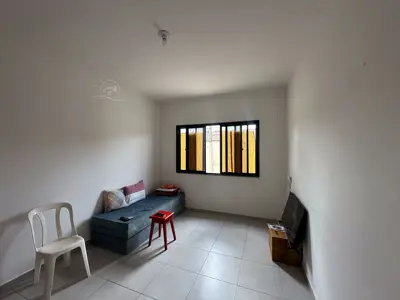 Casa - Térrea com 2 quartos (sendo 1 suite(s)) a 700,00 metros praia.