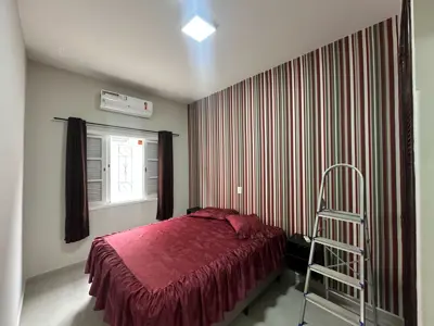 Casa - Térrea com 3 quartos (sendo 1 suite(s)) a 150 metros praia.
