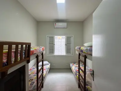 Casa - Térrea com 3 quartos (sendo 1 suite(s)) a 150 metros praia.