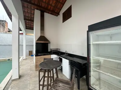 Casa - Térrea com 3 quartos (sendo 1 suite(s)) a 150 metros praia.