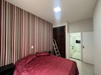 Casa - Térrea com 3 quartos (sendo 1 suite(s)) a 150 metros praia.