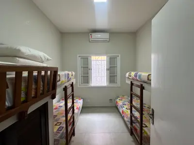 Casa - Térrea com 3 quartos (sendo 1 suite(s)) a 150 metros praia.