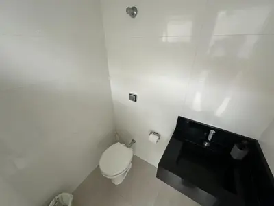 Casa - Térrea com 3 quartos (sendo 1 suite(s)) a 150 metros praia.