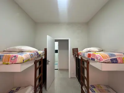 Casa - Térrea com 3 quartos (sendo 1 suite(s)) a 150 metros praia.