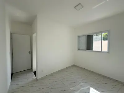 Casa - Térrea com 2 quartos (sendo 1 suite(s)) a 2000,00 metros praia.