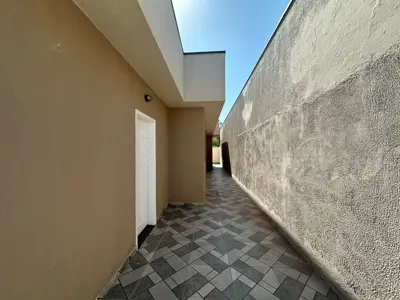 Casa - Térrea com 2 quartos (sendo 1 suite(s)) a 2000,00 metros praia.