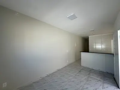 Casa - Térrea com 2 quartos (sendo 1 suite(s)) a 2000,00 metros praia.