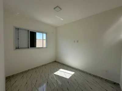 Casa - Térrea com 2 quartos (sendo 1 suite(s)) a 2000,00 metros praia.