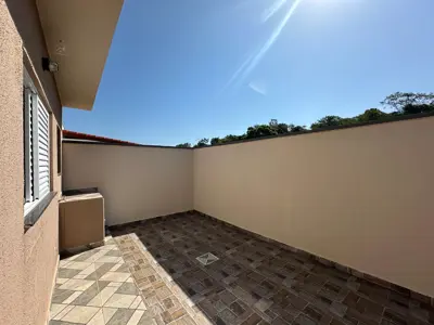 Casa - Térrea com 2 quartos (sendo 1 suite(s)) a 2000,00 metros praia.