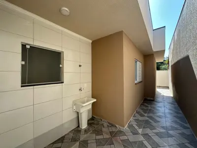 Casa - Térrea com 2 quartos (sendo 1 suite(s)) a 2000,00 metros praia.
