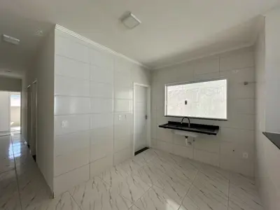 Casa - Térrea com 2 quartos (sendo 1 suite(s)) a 2000,00 metros praia.