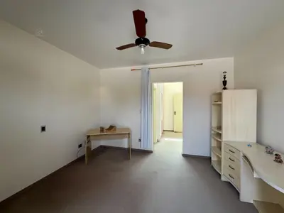 Casa - Sobrado com 6 quartos (sendo 4 suite(s)) a 800,00 metros praia.